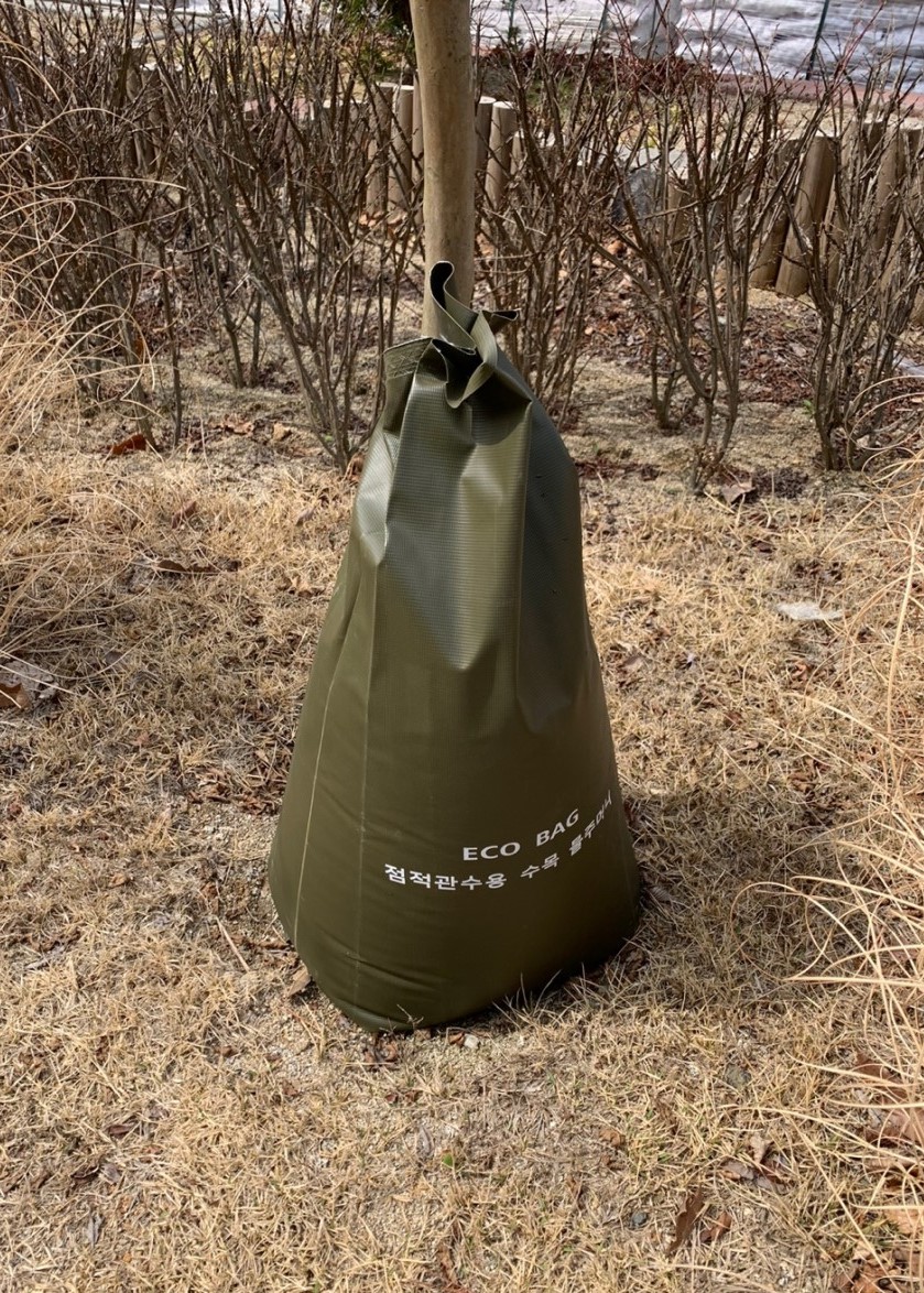 수목물주머니, 에코백(ECO BAG)-점적관수방식, 수목줄기채움형(지퍼부착). 70리터/용량, 재활용가능(특허디자인제품)